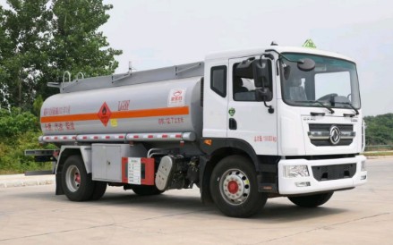 國(guó)六12噸東風(fēng)多利卡D9油罐車廠家價(jià)格_湖北楚勝汽車
